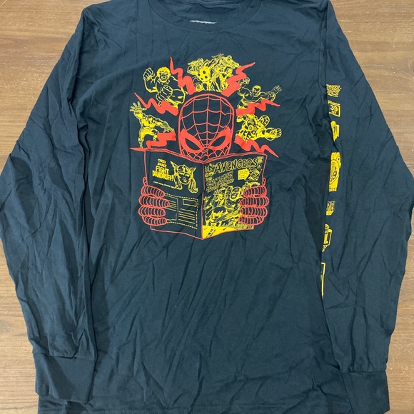 MARVEL Spider Man Lootwear Long sleeve Tee size M NWOT - Picture 1 of 9